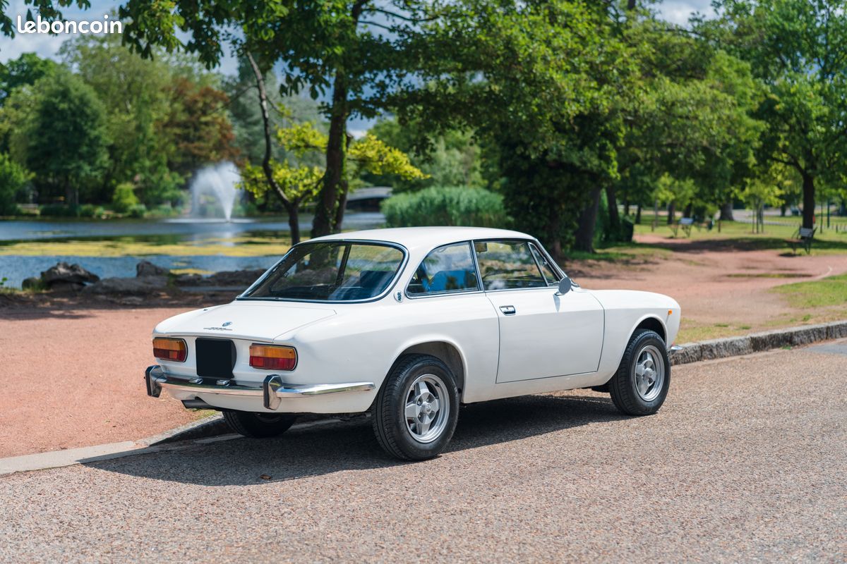 Alfa Romeo Giulia GT 2000 Veloce Bertone (GTV) (image 2)