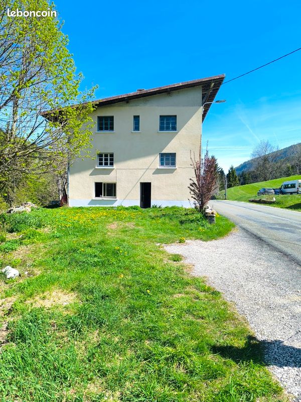 Maison 5 pièces 120 m² · à Mijoux · 120 m² · 1 600 €