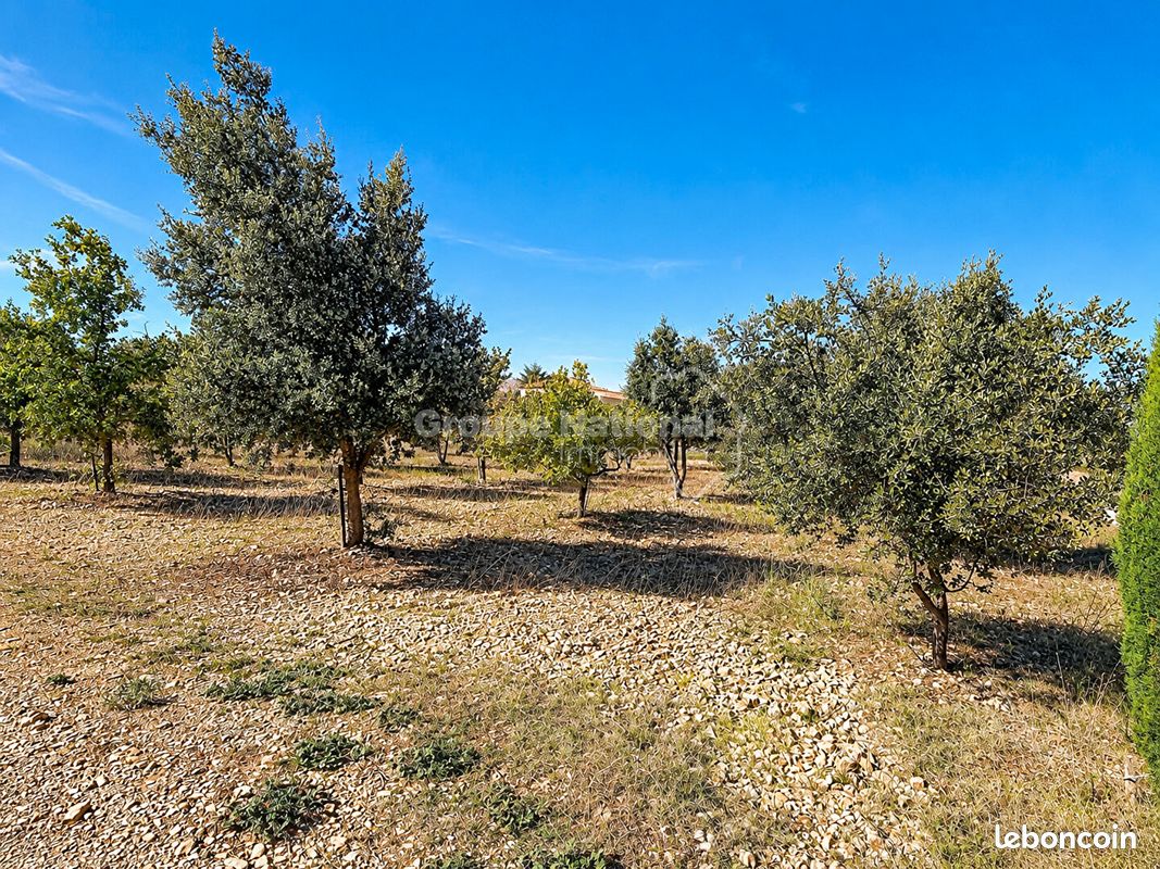 Terrain 696 m² · à Bouchet · 696 m² · 115 000 €
