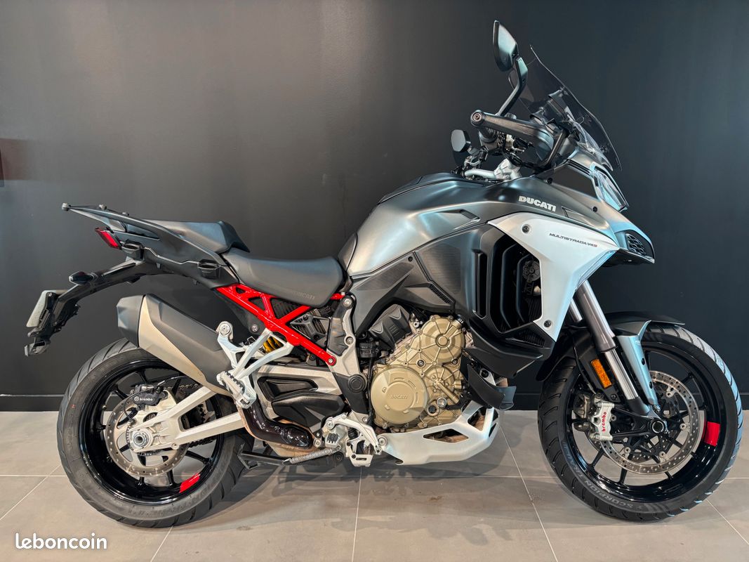 Ducati Multistrada V4 S 1160 Essential Motos - Main Image