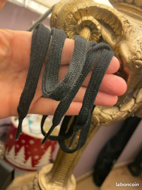 1 paire de lacets noirs 90 cm pour chaussures/baskets avec 6 paires d'œillets. Lacets neufs (image 3)