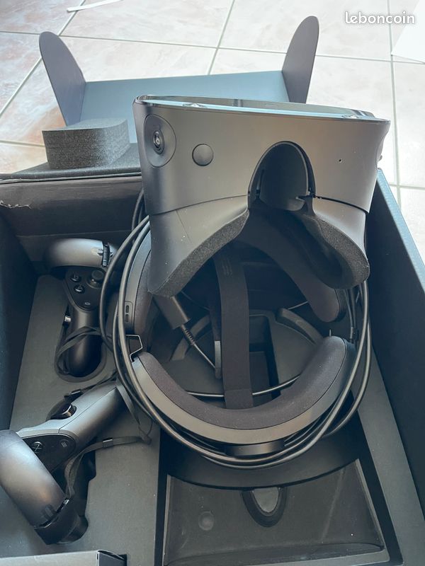 Casque VR Oculus Rift S - PC - Avec Manettes, Câble USB 3.0 Et Boîte