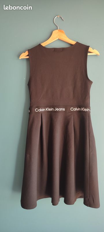Robe Calvin Klein 16 ans (image 2)