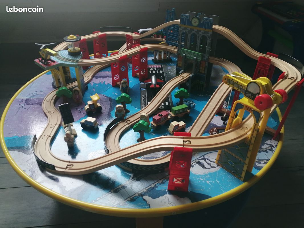 Circuit train bois avec sa table Kidkraft (image 8)