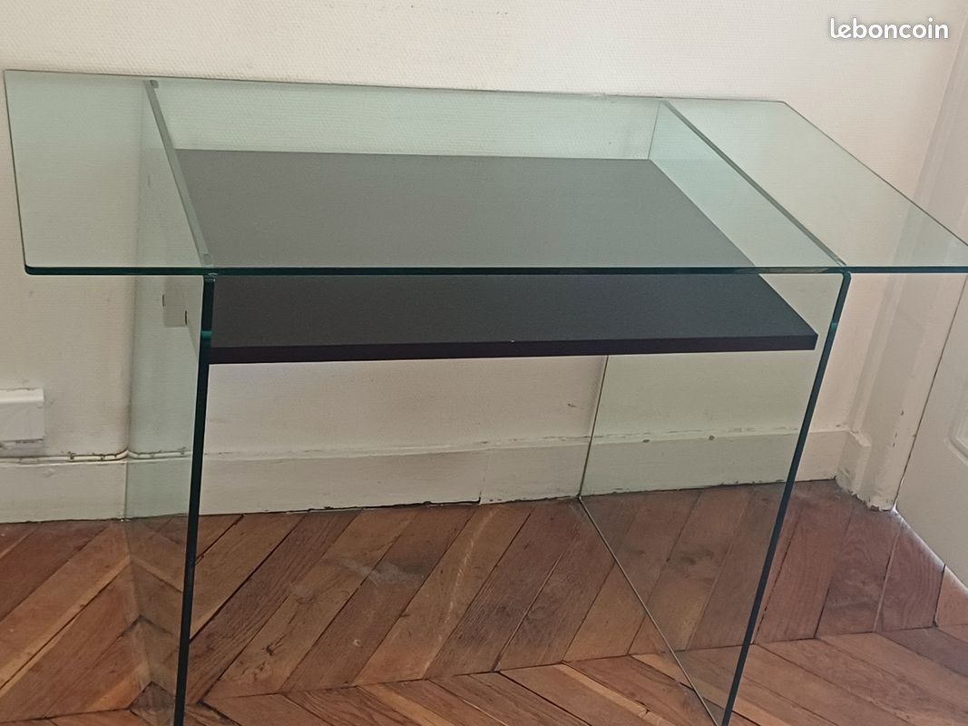 Bureau design (image 1)