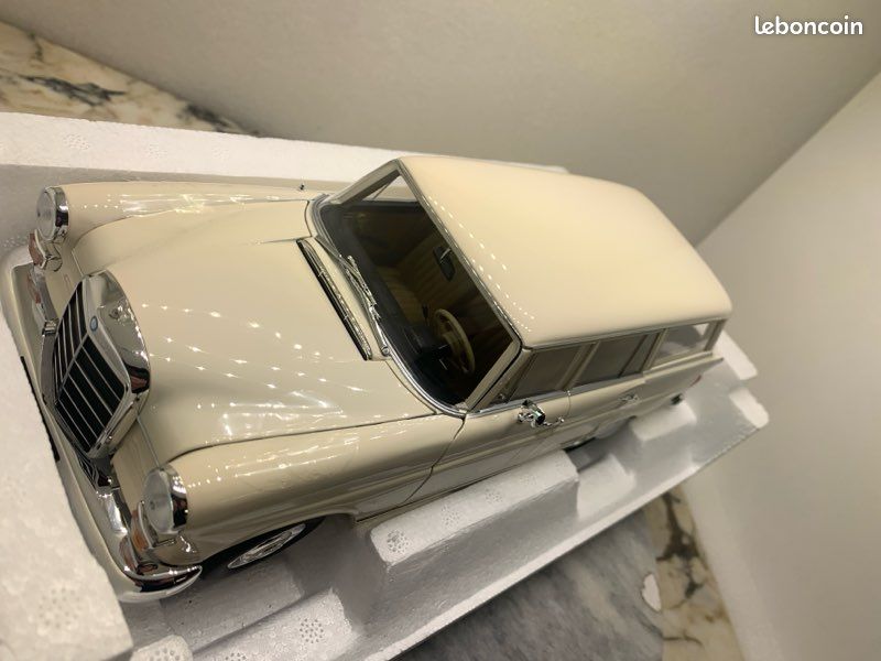 AS622 NOREV 1/18 MERCEDES 200 UNIVERSAL BLACK Ref 183573