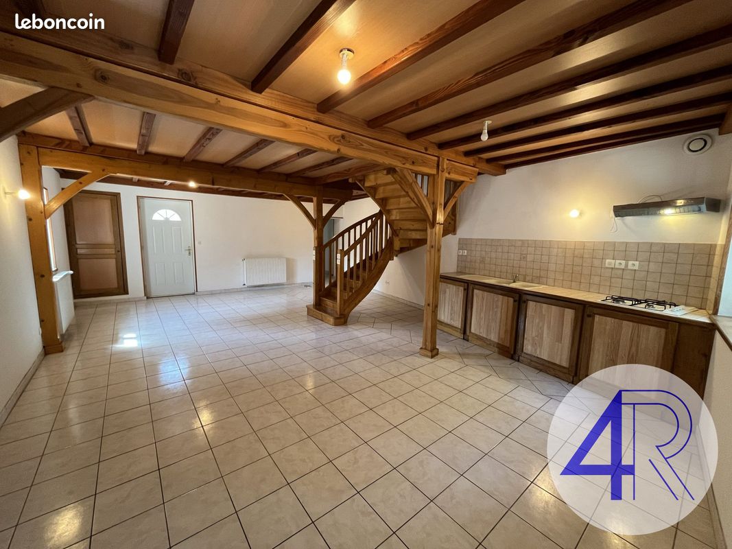 Maison 5 pièces 99 m² · à Peyzieux-sur-Saône · 99 m² · 880 €