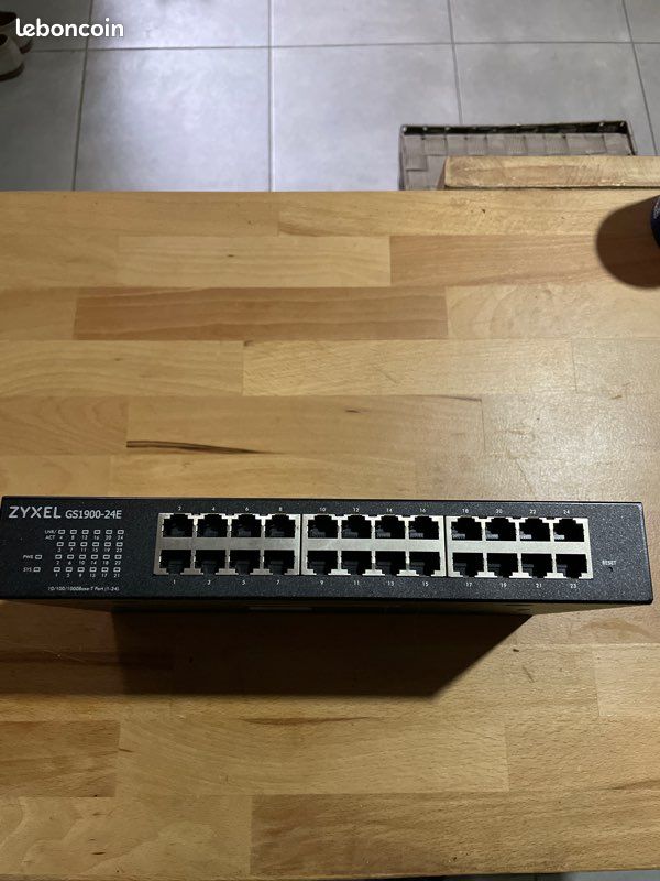 Switch ZyXEL GS1900-24E (image 1)