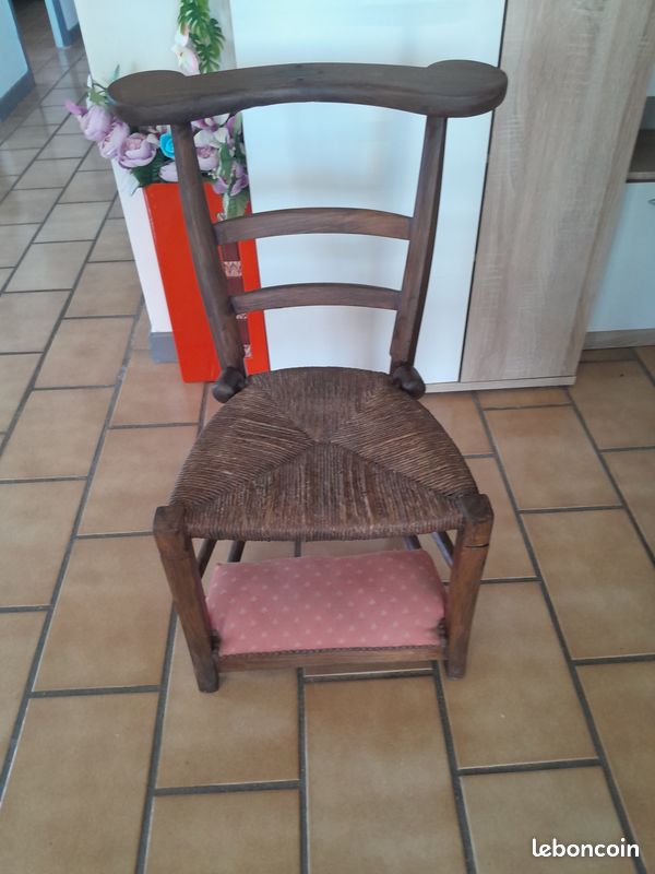 Chaise de prière ancienne (image 1)