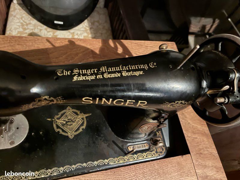 Machine à coudre Singer ancienne – modèle 15K – 1932 – Fonctionnelle – Avec meuble (image 5)
