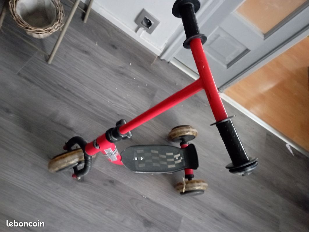 Trotinette à 3 roues (image 2)