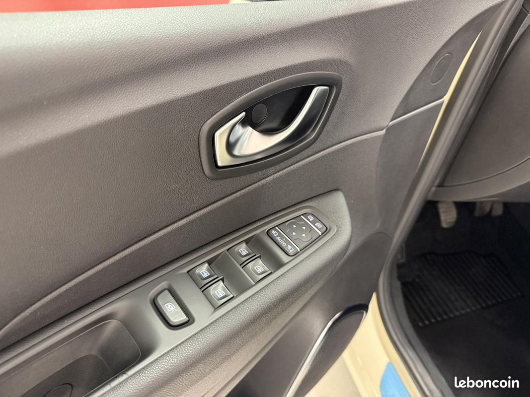 RENAULT CAPTUR 90ch Limited (image 15)