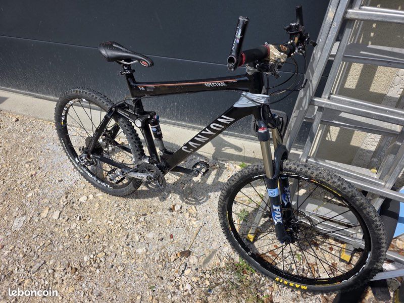 Vtt canyon carbone spectral (image 1)