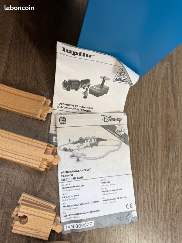 Table et train en bois (image 4)