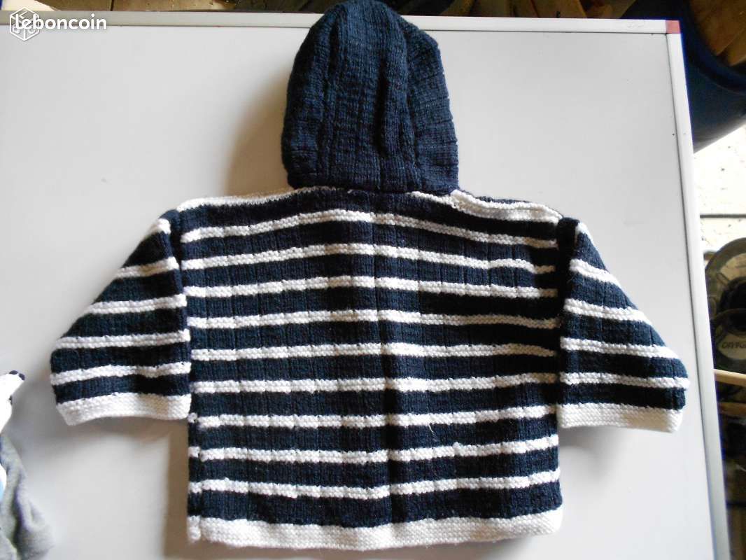 BLOUSON TRICOTE MAIN bleu marine blanc capuche (image 1)