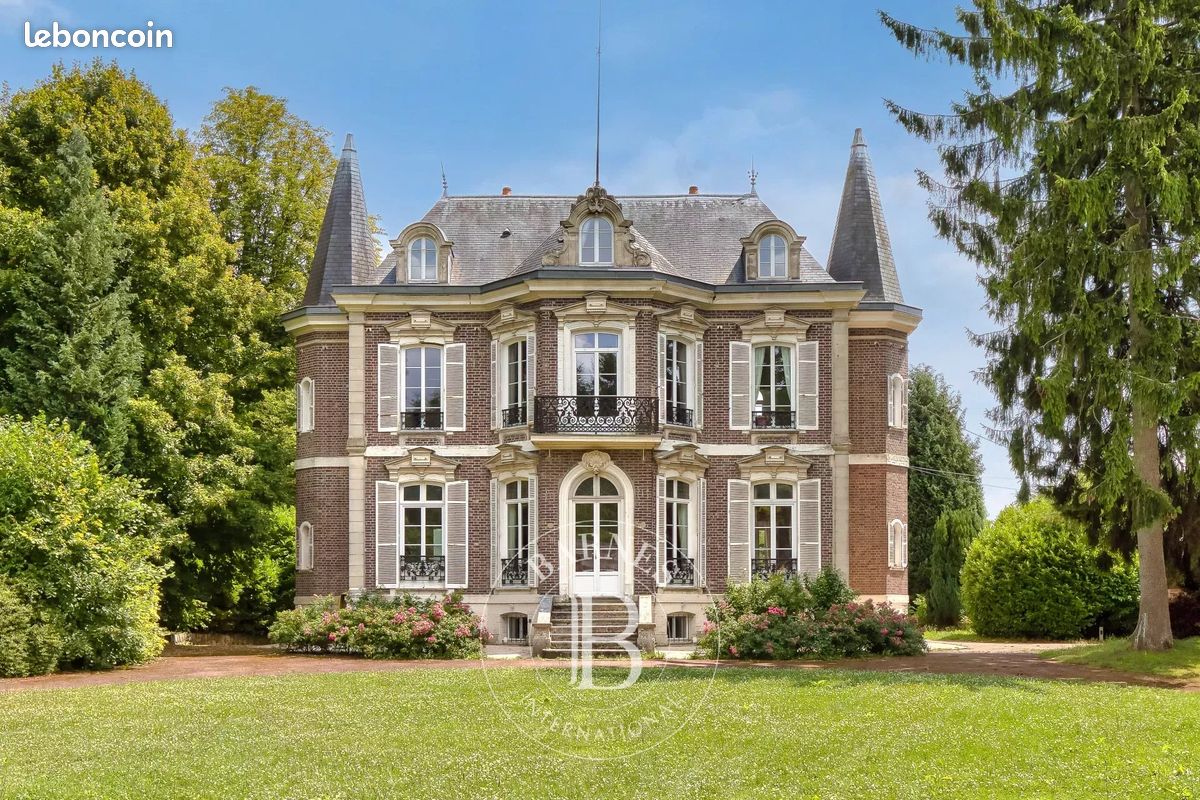Maison 18 pièces 395 m² · à Bois-Guillaume · 395 m² · 1 400 000 €