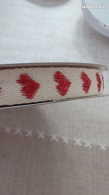 Ruban beige, motifs cœurs brillant (image 3)