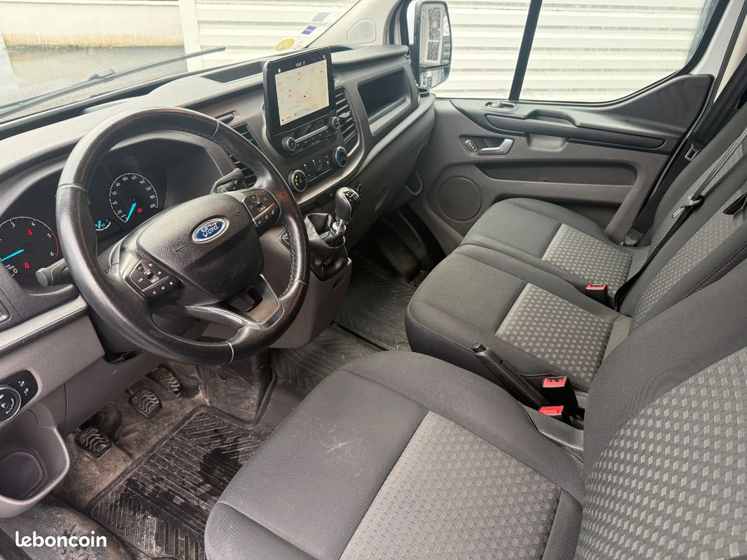 Ford transit custom fourgon 270 2.0 tdci 130 l1h1 limited / carplay / camera de recul / attelage (image 25)