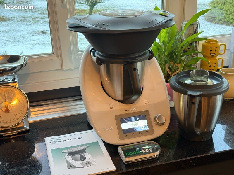 Thermomix TM5 mit diversem Zubehör inkl. Cook-Key (Gebraucht) in