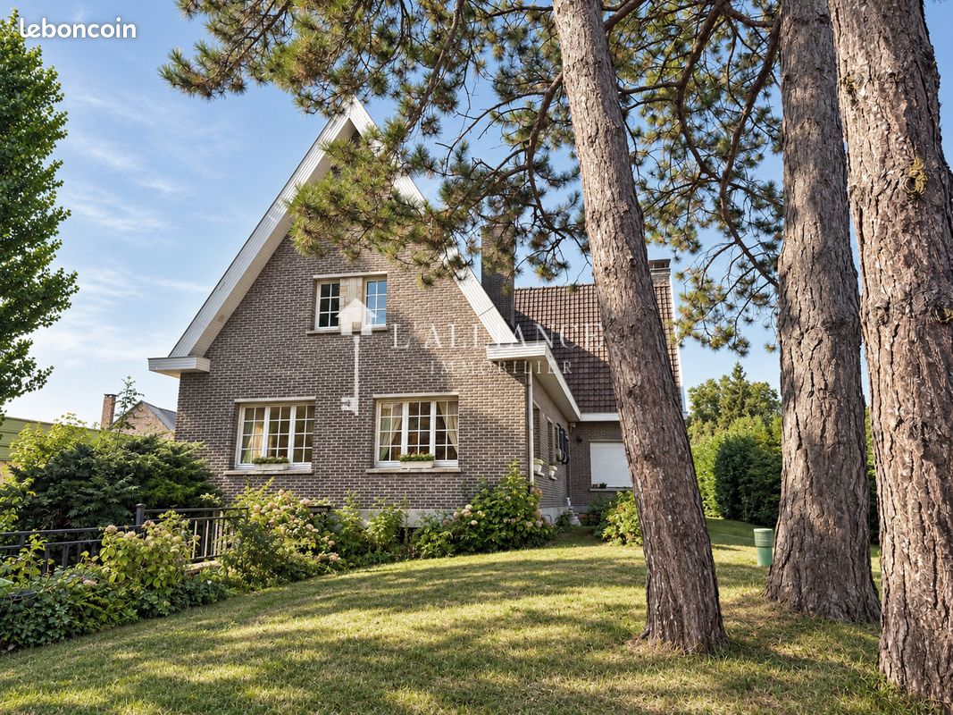 Maison 10 pièces 190 m² · à Lesquin · 190 m² · 676 000 €