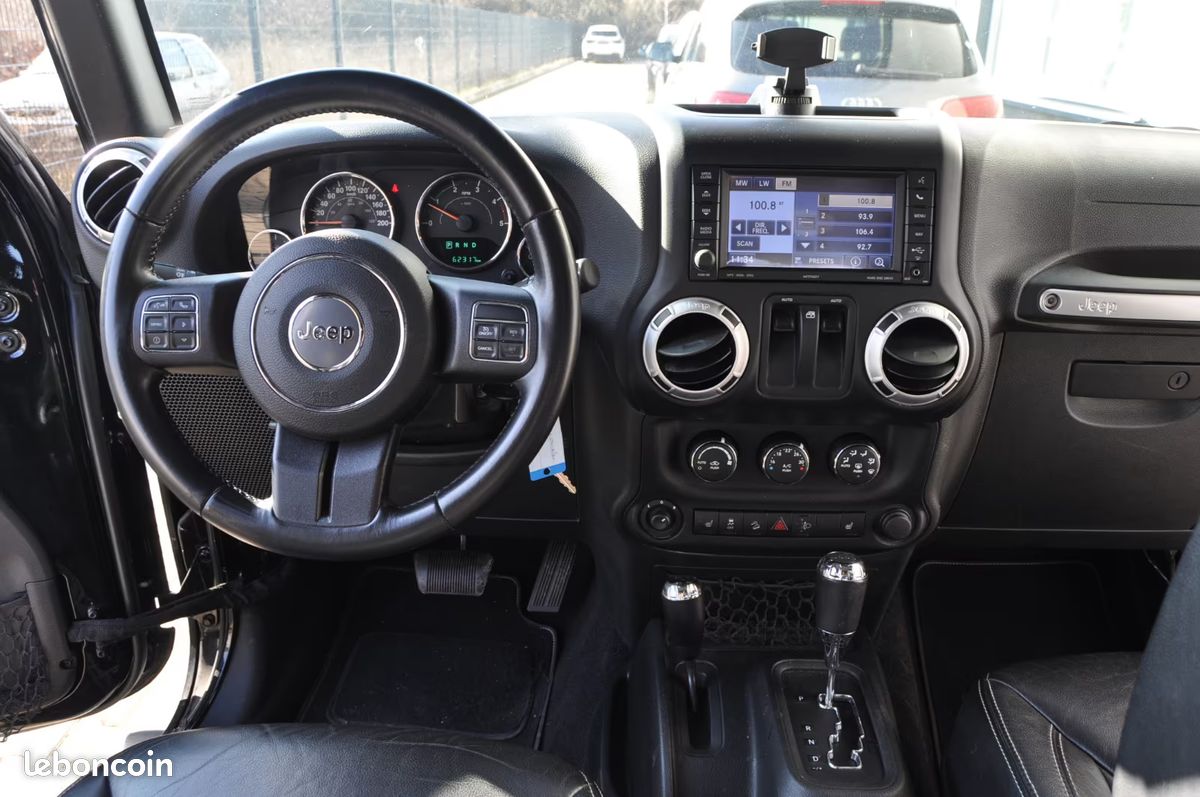 Jeep Wrangler Unlimited Sahara 2.8 200CH - Carnet D'Entretien Complet - Alpine Sound - Sièges Chauffants - Régulateur - Navigation - Xénon - 62800KM (image 3)