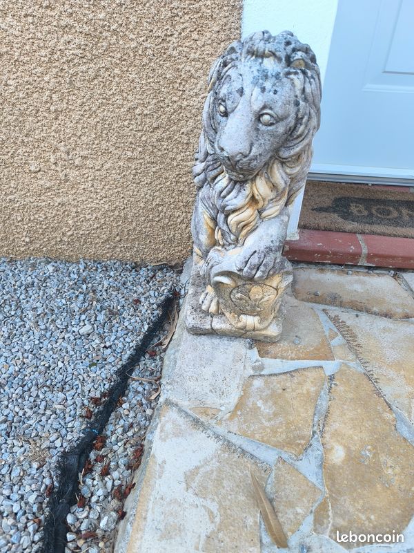 Statue lion (image 2)