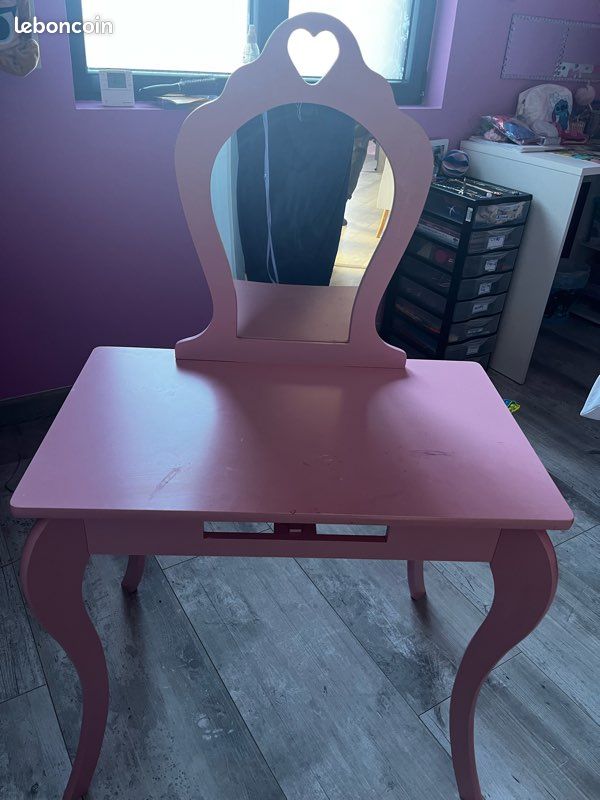Vend coiffeuse rose (image 1)