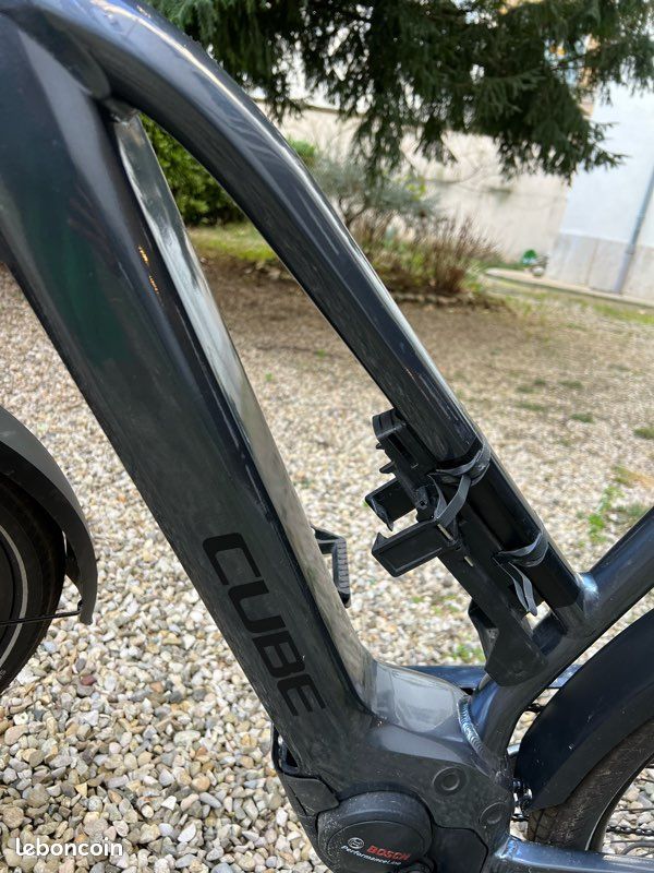 Vélo CUBE électrique excellent état, moteur Bosh, batterie Bosh Powertub 625 kw (environ 90 km d'autonomie) (image 17)