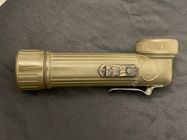 Lampe Torche Militaire Coudée TL22D – Made In USA, Pvc Vert, Style Classique, état Collection