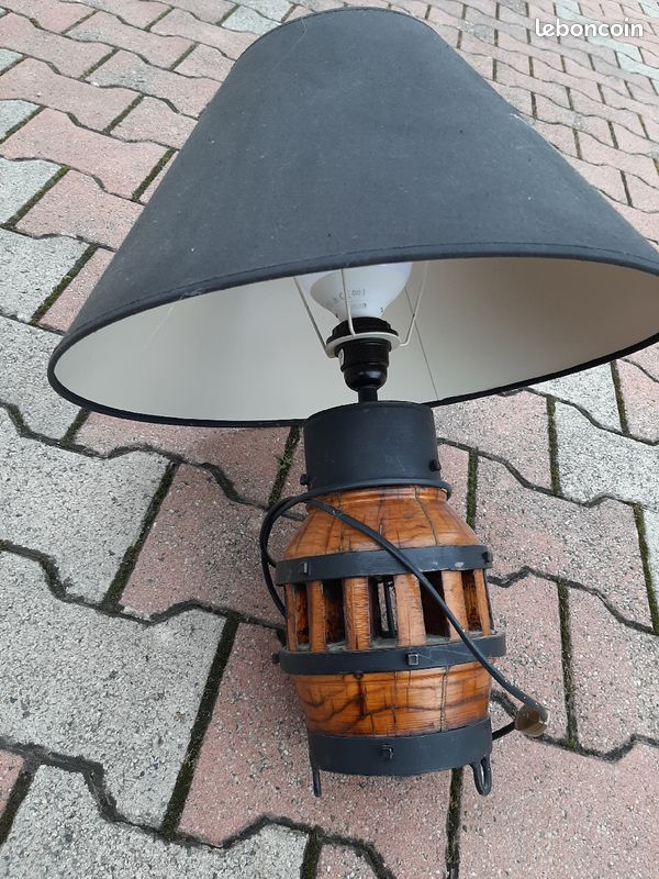 Lampe pied en bois bon etat (image 2)