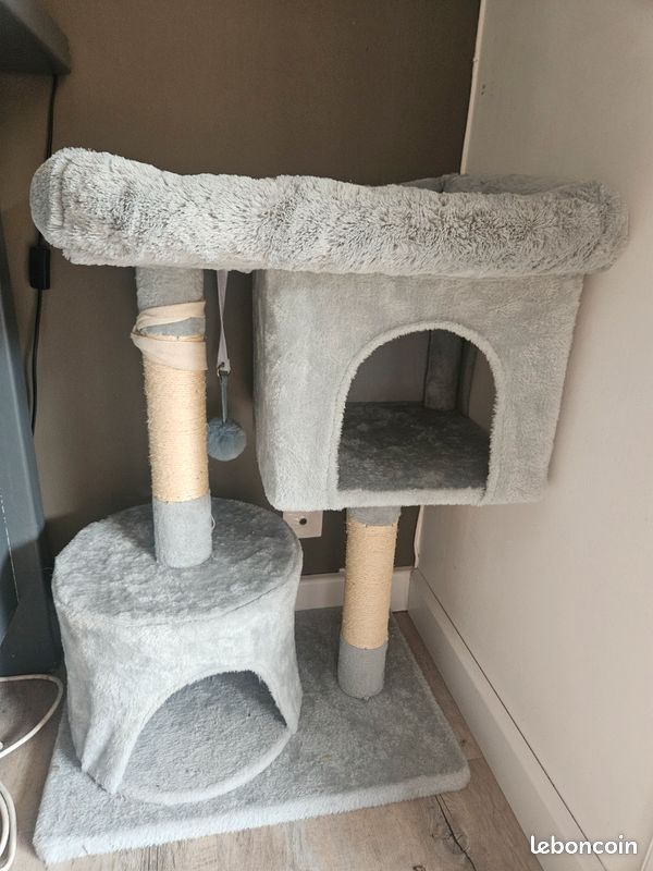 Arbre à chat tout doux gris (image 1)