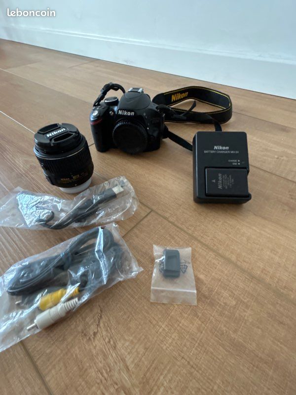 Appareil photo Nikon D3200 + objectif 18-55 mm + accessoires (image 1)