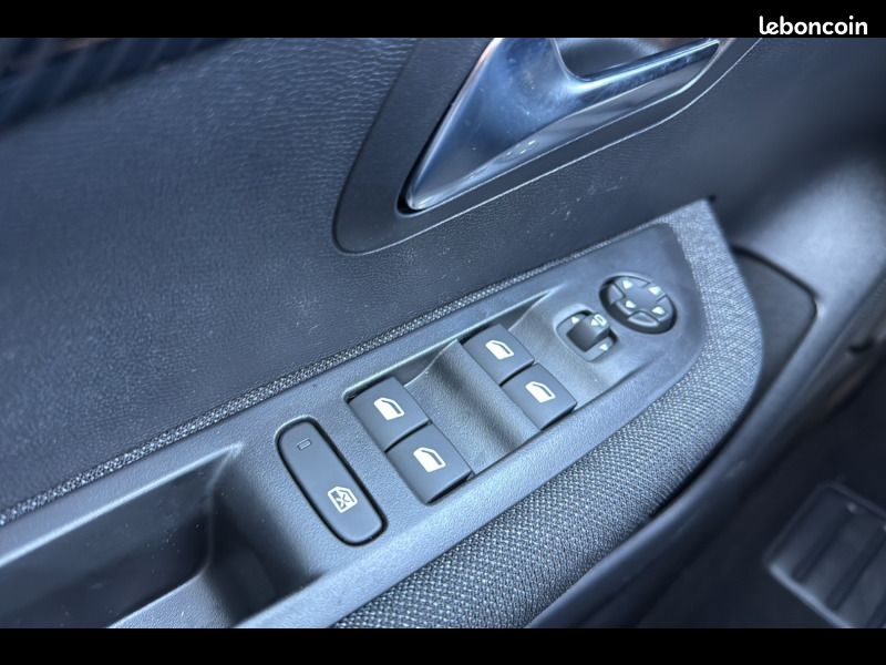 Peugeot 208 Hybrid 110 ch e-DCS6 série spéciale EDITION (image 20)