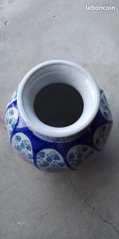 Vase (image 3)