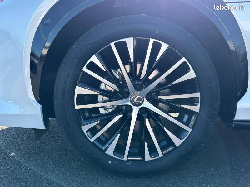 Lexus RZ 500e Executive MC26 (image 7)