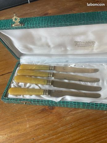 Ancien Ensemble Couteau Et Fourchette à Découpe HUSSER Strasbourg - Corne Blonde Et Inox - Années 50/60