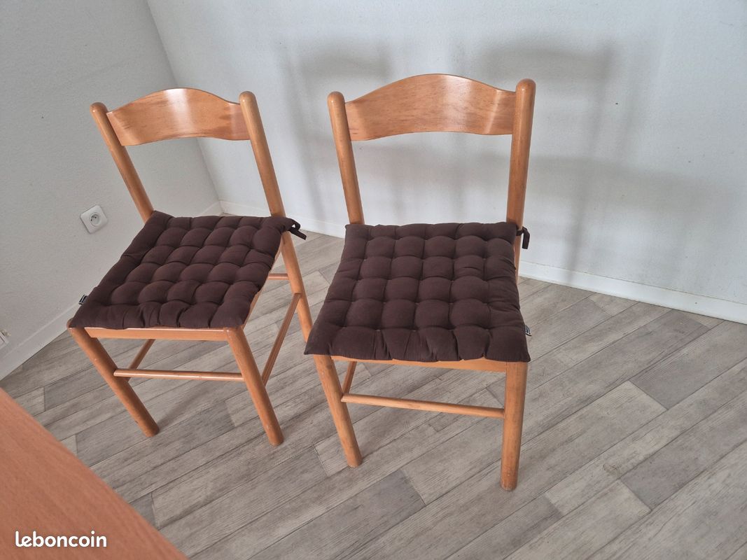 Table à manger + 2 chaises + 2 galettes (image 4)
