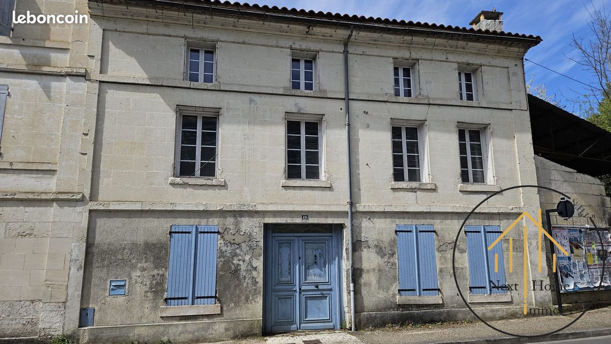 Maison 4 pièces 157 m² · à Chalais · 157 m² · 40 000 €