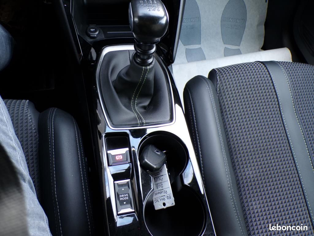 Peugeot 208 1.5 BLUEHDI 100 cv GT LINE (image 23)