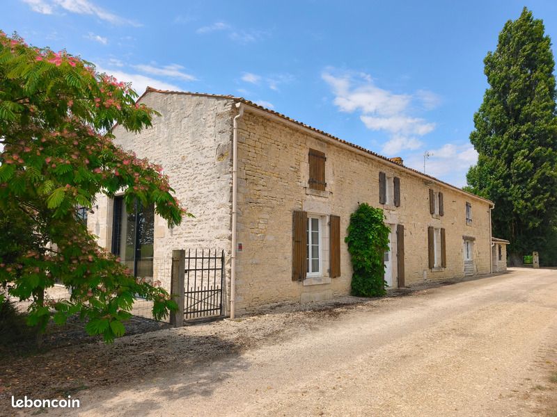 Maison 3 pièces 144 m² · à La Grève-sur-Mignon · 144 m² · 202 600 €