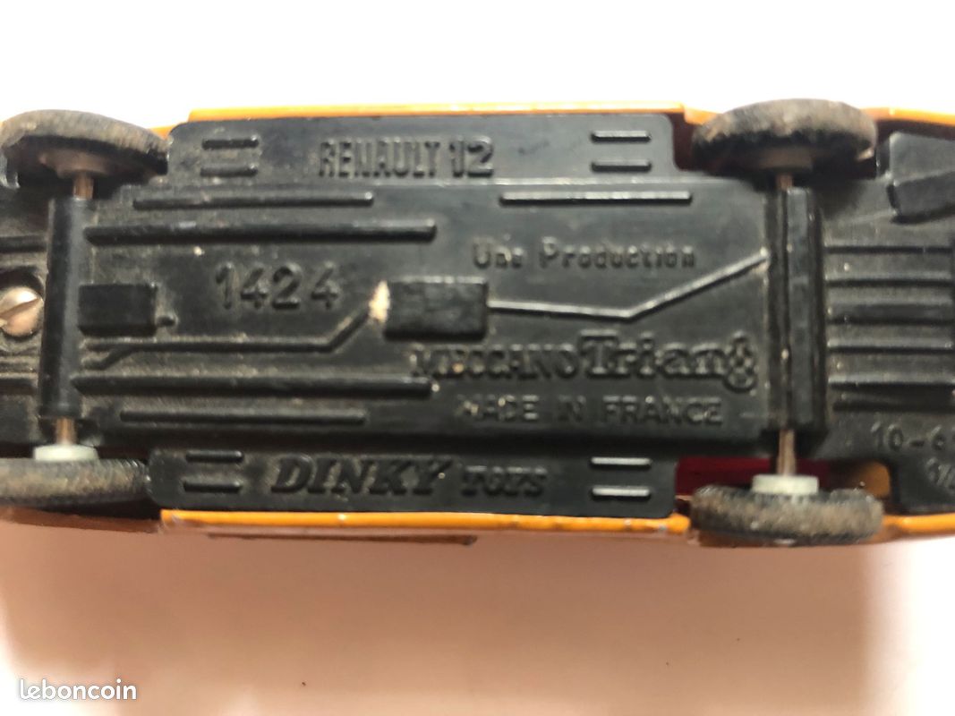 DINKY TOYS FRANCE 1424. Renault 12. 1/43. Meccano. Produit de 1969 à