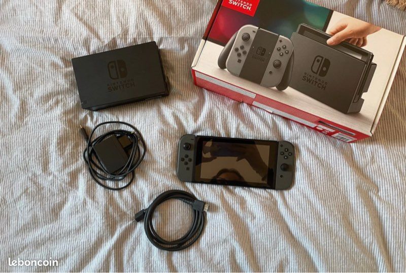 Nintendo Switch (image 1)