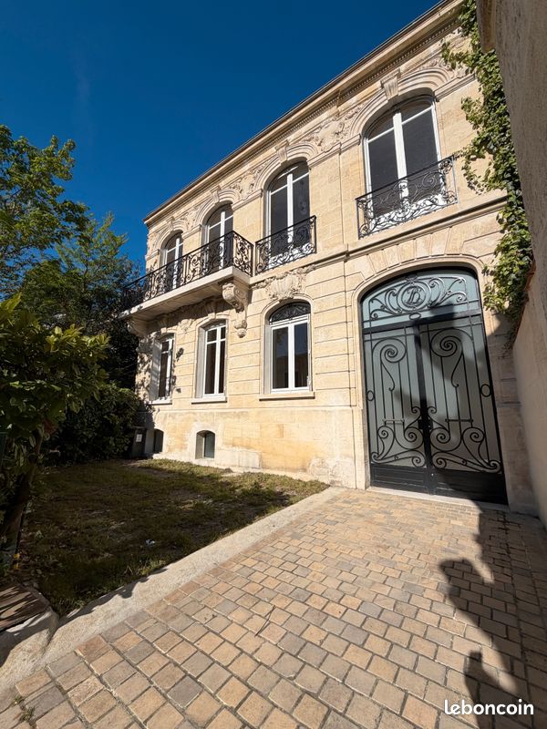 Maison 10 pièces 243 m²