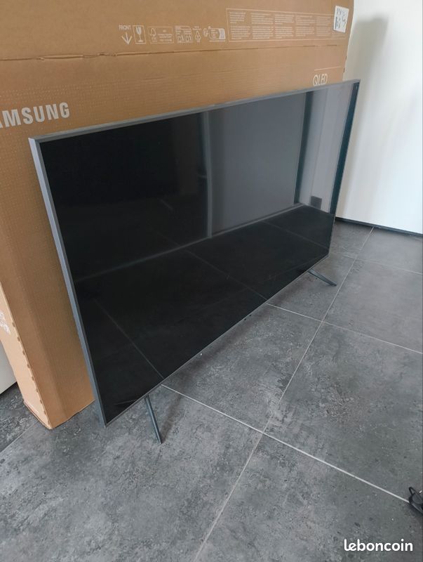 TV Samsung 55" 4K UE55TU6905KXXC – Dalle HS – Pour pièces ou réparation (image 1)