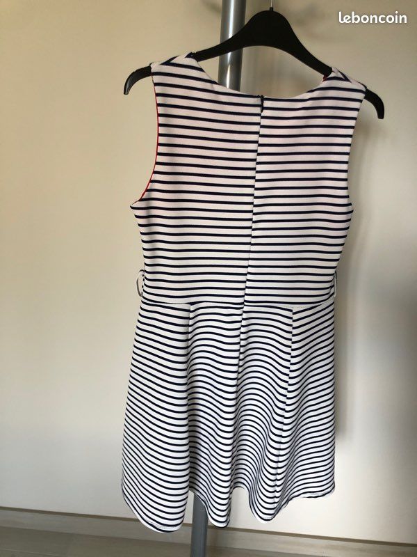 Robe marine blanche (image 2)