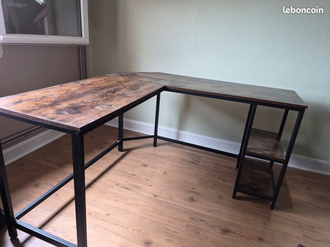 Bureau (image 1)