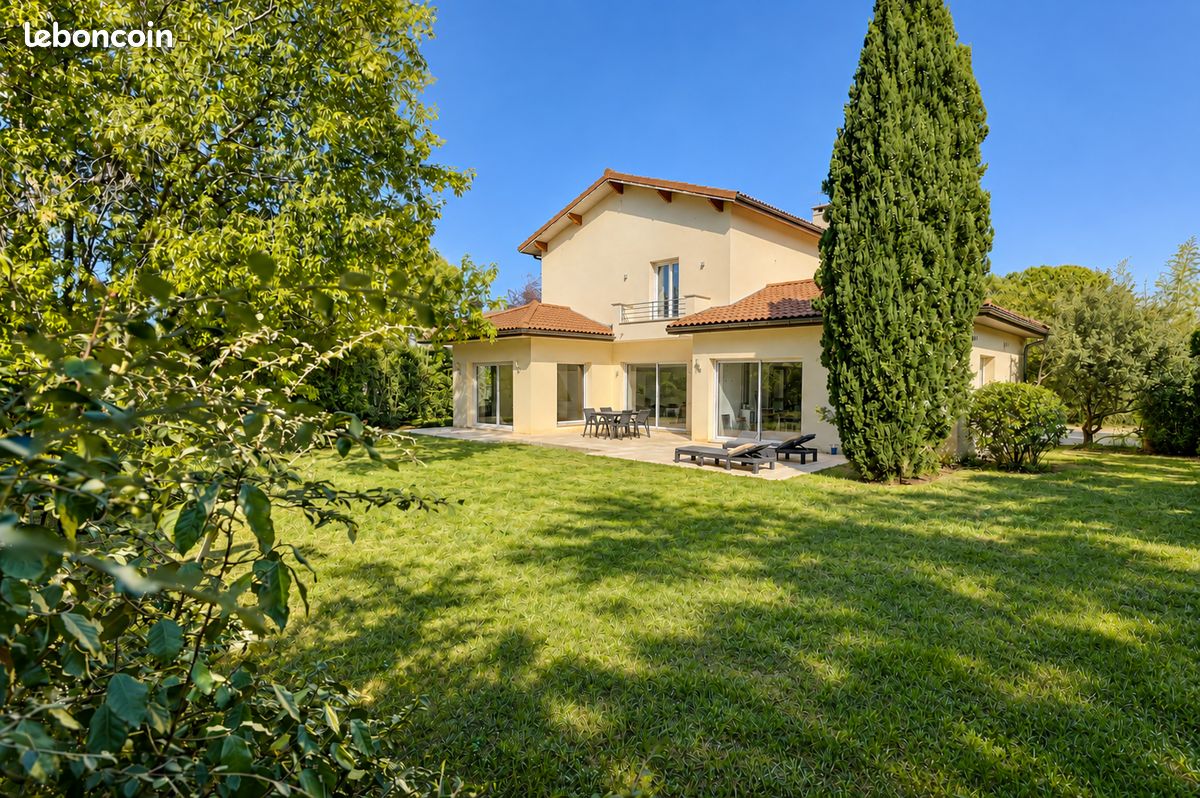 Maison 7 pièces 248 m² · à Sathonay-Village · 248 m² · 890 000 €