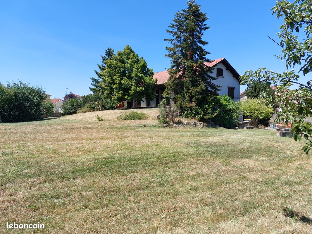 Maison 6 pièces 108 m² · à Savigneux · 108 m² · 245 000 €
