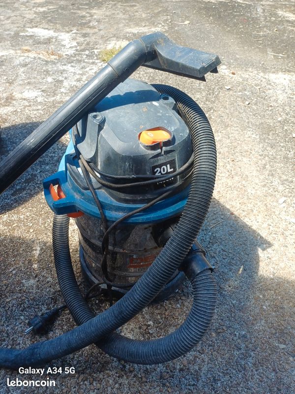 Aspirateur eau et poussiere (image 1)