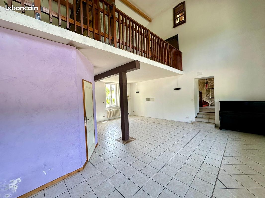 Maison 8 pièces 247 m² · à Lure · 247 m² · 169 000 €